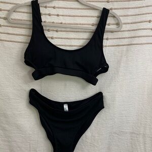 Black Bikini☀️🏖️Beachsissie 🏖️Size Med~Removable Bra pad~ Ribbed Fabric